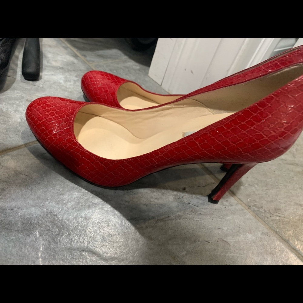 Red heels - Picture 2 of 2